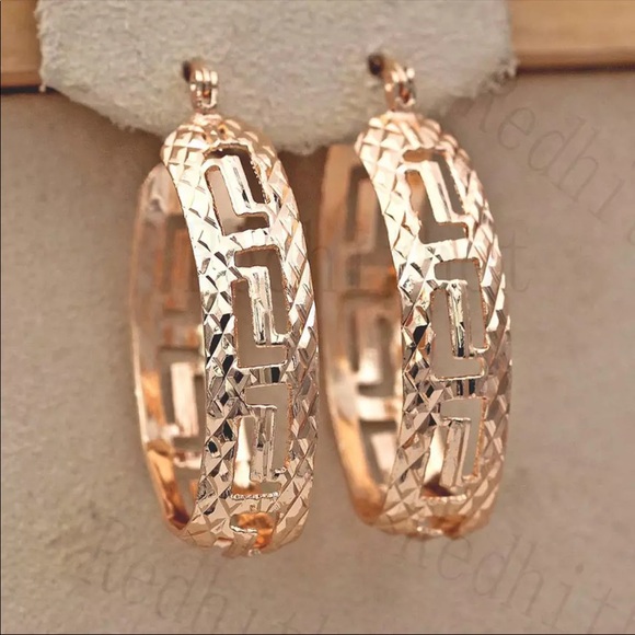 New trendy hollow out style gold tone earrings - Picture 2 of 3